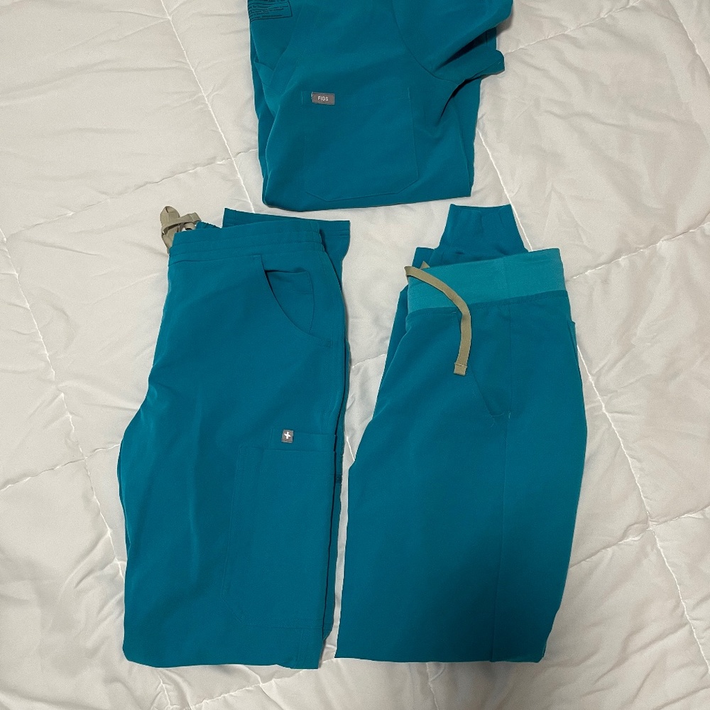 FIGS teal woman’s scrubs size xs